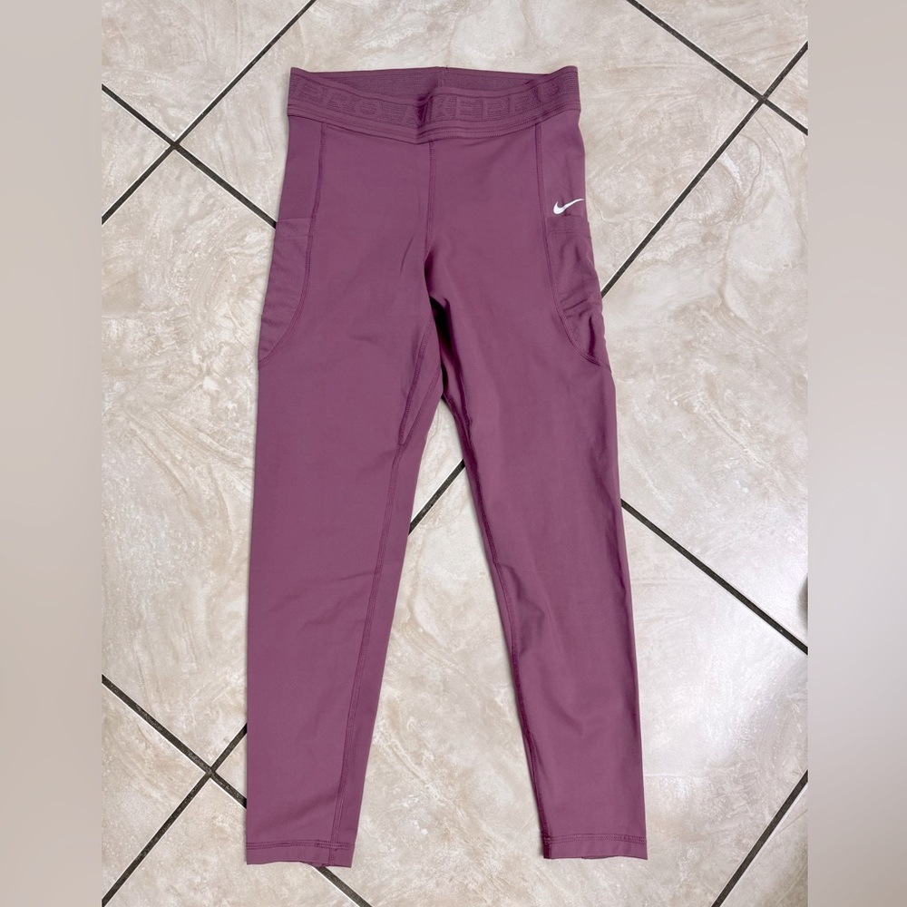 Size M mauve Nike leggings